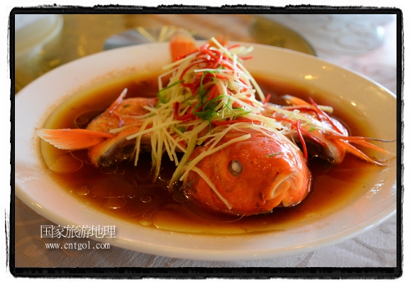 此次攝制組通過(guò)拍攝婺源代表名菜糊豆腐、粉蒸肉、荷包紅魚(yú)、賽鵝頸及地方小吃清明果、灰汁果、糯米子糕等來(lái)詮釋婺源美食經(jīng)典，展示婺源食文化，打造獨(dú)屬婺源的美食符號(hào)。