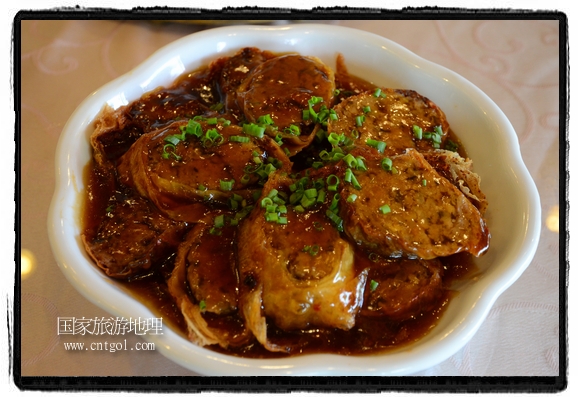 此次攝制組通過(guò)拍攝婺源代表名菜糊豆腐、粉蒸肉、荷包紅魚(yú)、賽鵝頸及地方小吃清明果、灰汁果、糯米子糕等來(lái)詮釋婺源美食經(jīng)典，展示婺源食文化，打造獨(dú)屬婺源的美食符號(hào)。